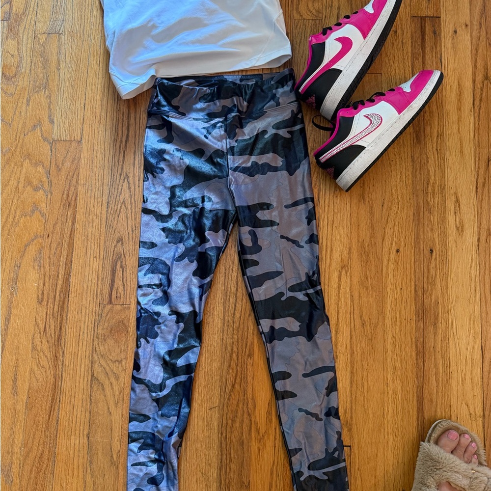 Koral Camouflage Leggings - Black and Gray